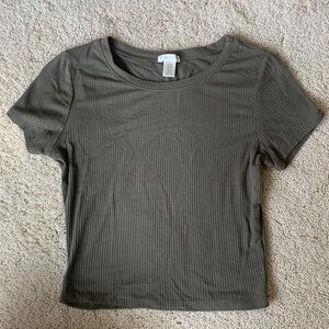 Olive green fitted and ribbed crop top t-shirt